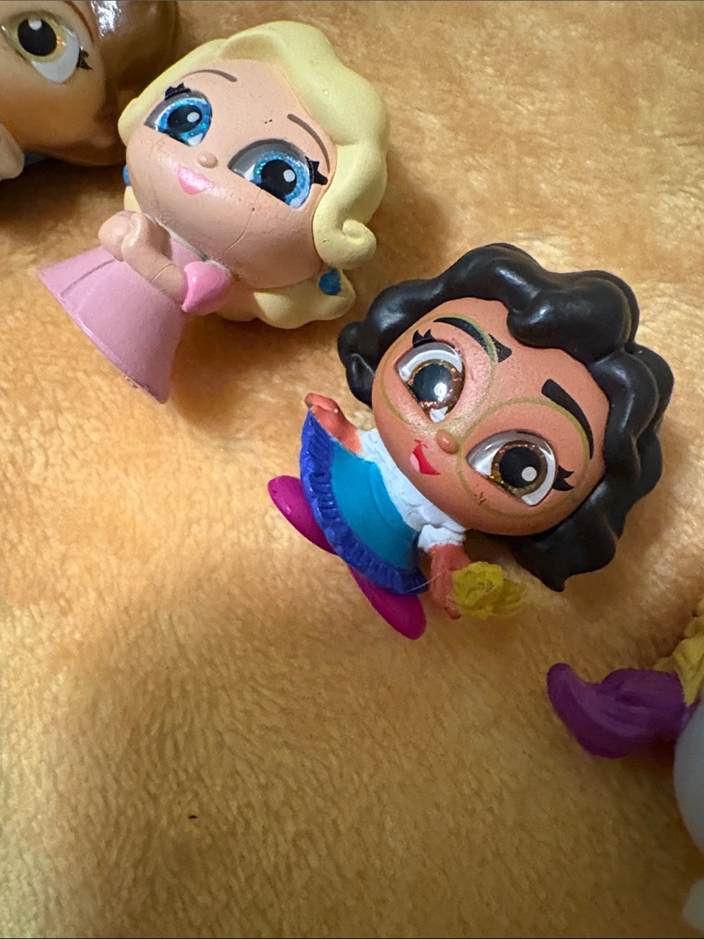 Disney Doorables- Lady, Belle, Lottie, Mirabel and LlamaLlama and Unicorn - Picture 7 of 9